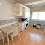 Modern T1 W Balcony In Oeiras Lisbon 카르낙시데