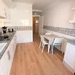 Modern T1 W Balcony In Oeiras Lisbon 아파트 *