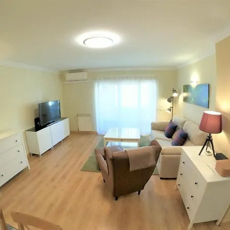 Modern T1 W Balcony In Oeiras Lisbon شقة