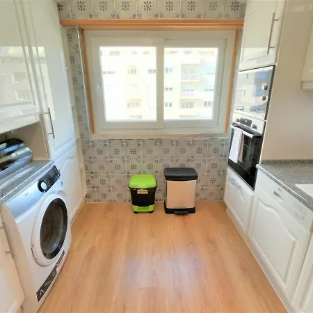 Modern T1 W Balcony In Oeiras Lisbon 아파트