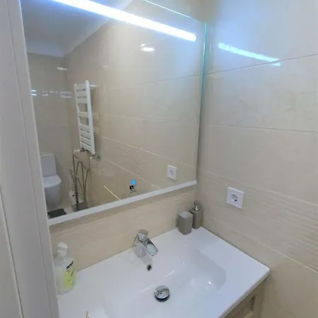 Modern T1 W Balcony In Oeiras Lisbon 카르낙시데