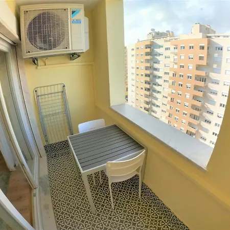 Modern T1 W Balcony In Oeiras Lisbon Carnaxide