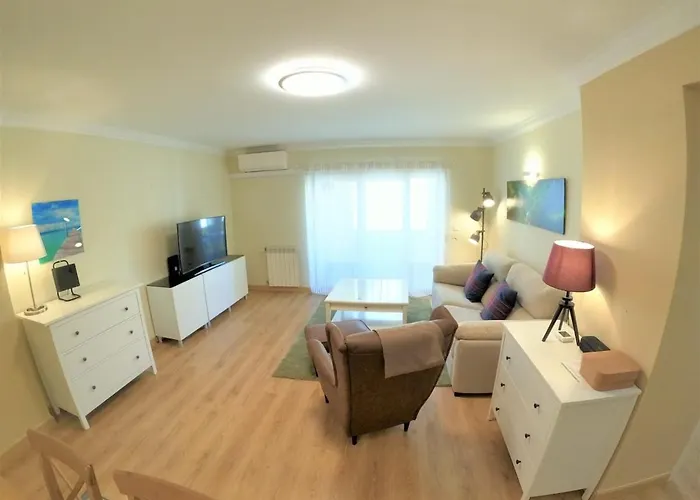 Modern T1 W Balcony In Oeiras Lisbon شقة