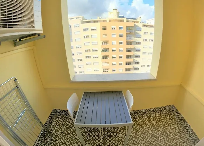 Modern T1 W Balcony In Oeiras Lisbon