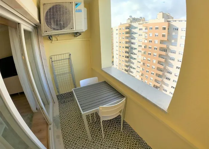 Modern T1 W Balcony In Oeiras Lisbon كارناكسيد