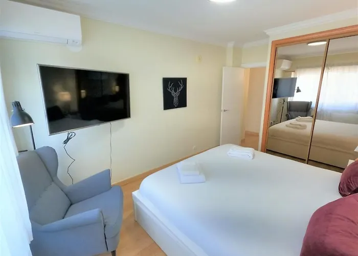 Modern T1 W Balcony In Oeiras Lisbon * كارناكسيد